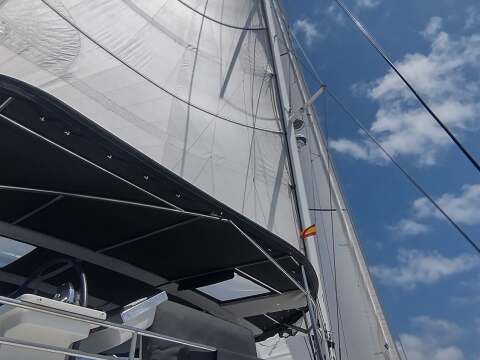 Mainsail fully hoisted on a sailing catamaran – SailorOne